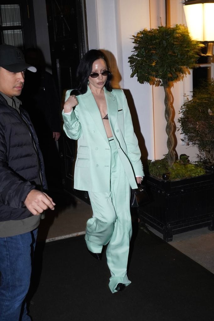 Lady Gaga saliendo de una cena privada en Paris en noviembre de 2025