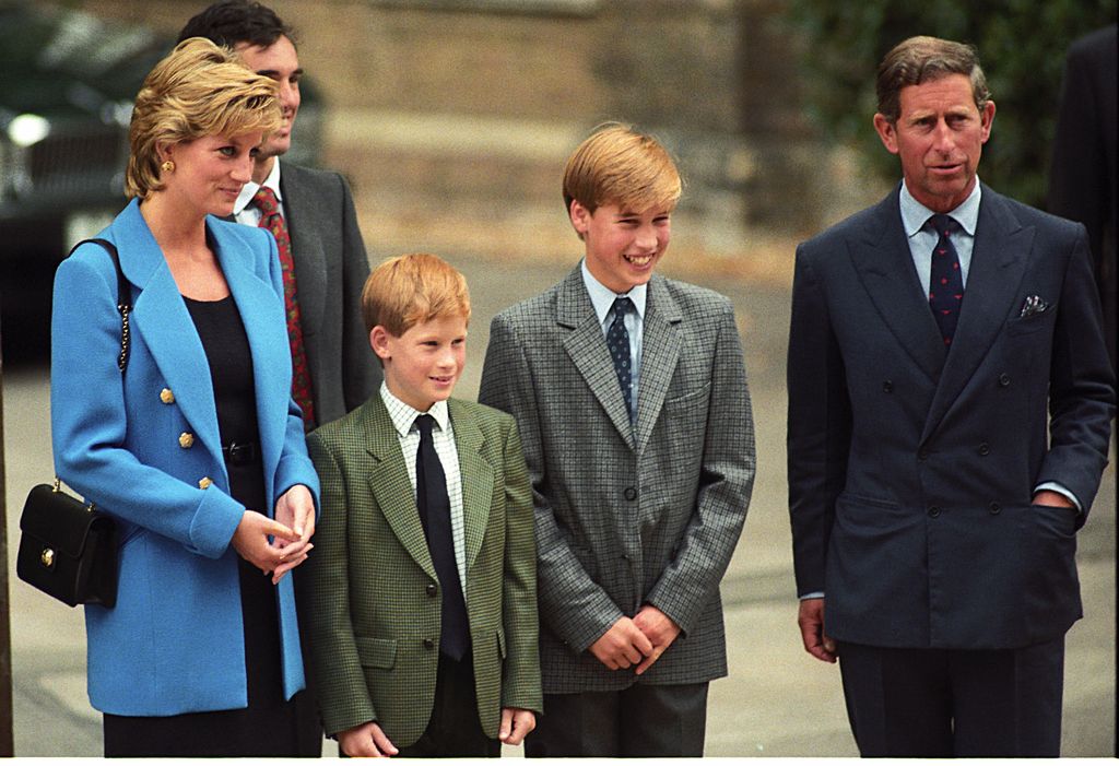 La princesa Diana y el príncipe Carlos con sus hijos William y Harry en una fotografía de septiembre de 1995, cuando ya habían anunciado su separación.