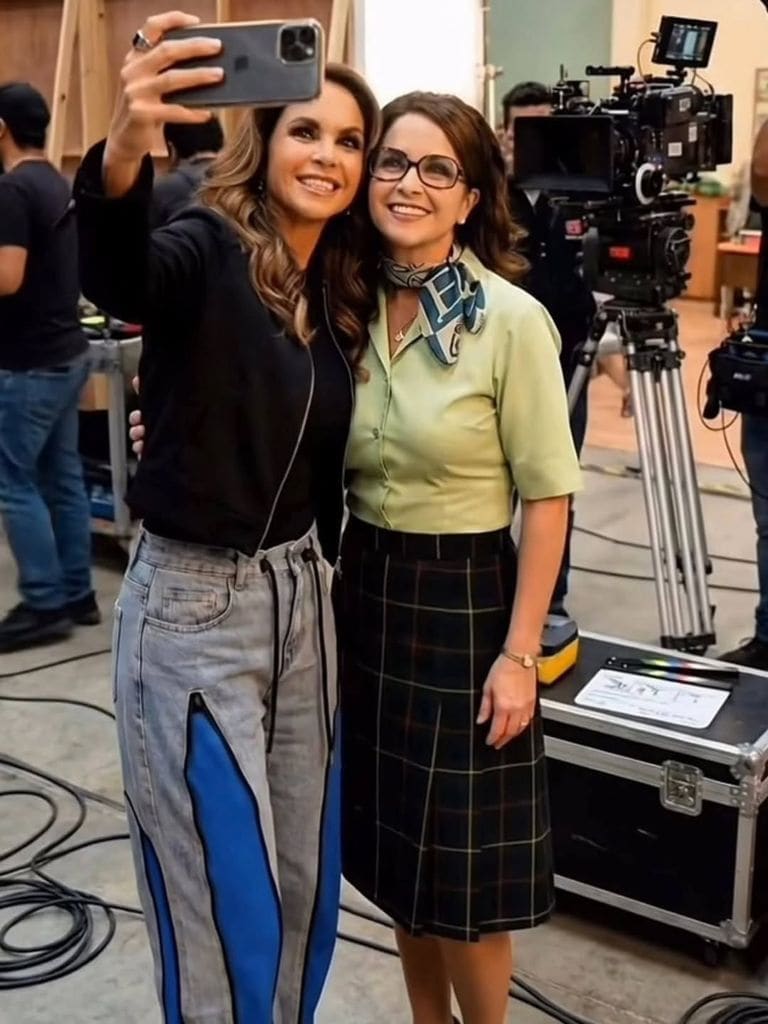 Lucero junto a 'Nora' de 'Nuestros Tiempos'