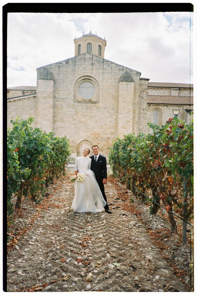 Vestido de novia viral con torera joya de Cotonnus