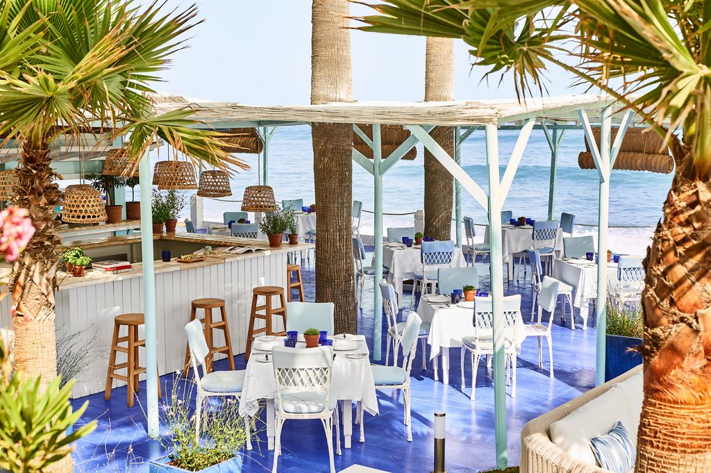El MC Beach es un chiringuito marbellí para comer de los mejores pescados frescos de la zona.