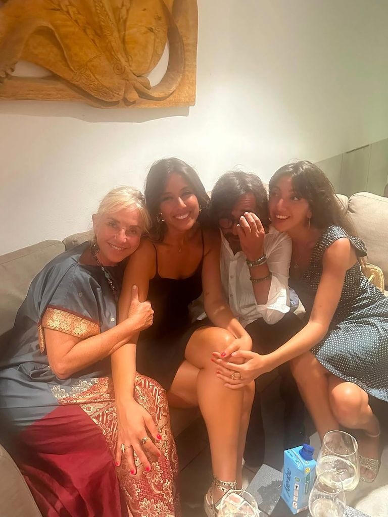 Antonio Carmona y Mariola Orellana, con sus hijas Marina y Lucía Fernanda
