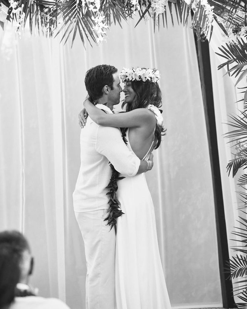 La boda hawaiana de la pareja 