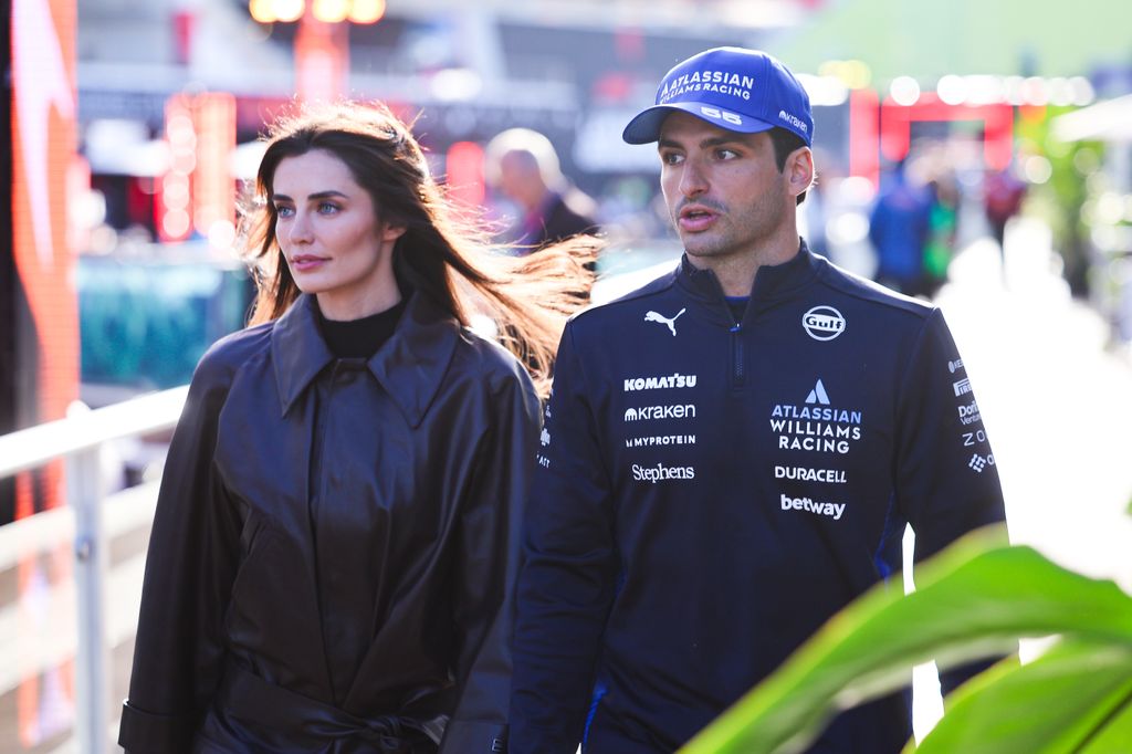 Carlos Sainz Jr y Rebecca Donaldson, en su primera imagen de esta semana tras aterrizar en Las Vegas