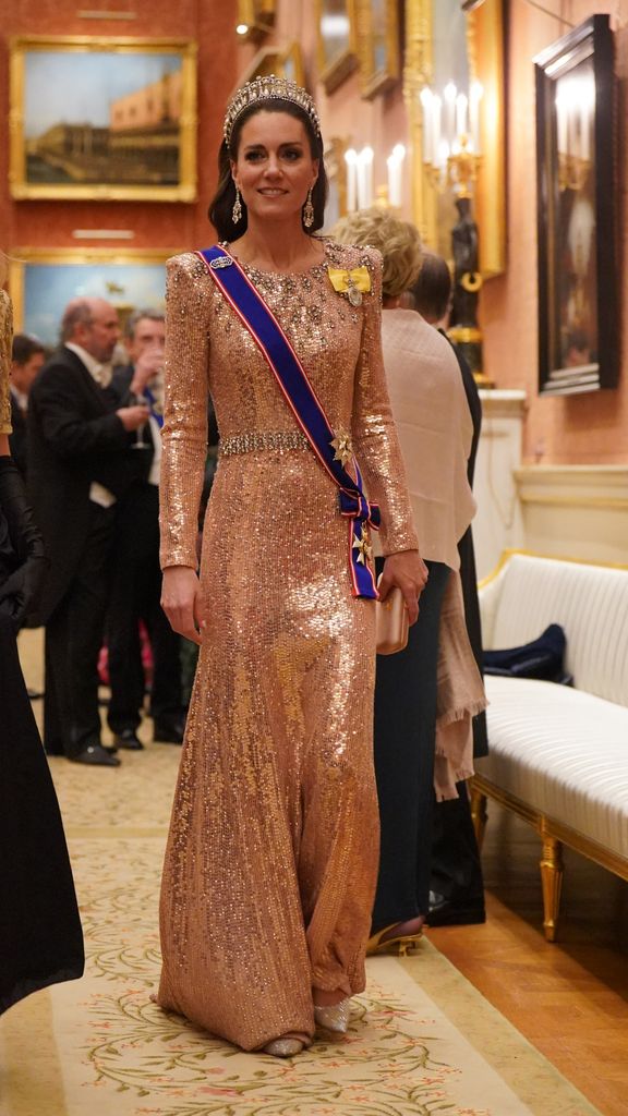 La princesa de Gales deslumbra en la cena de gala luciendo la emblemática tiara Lover’s Knot