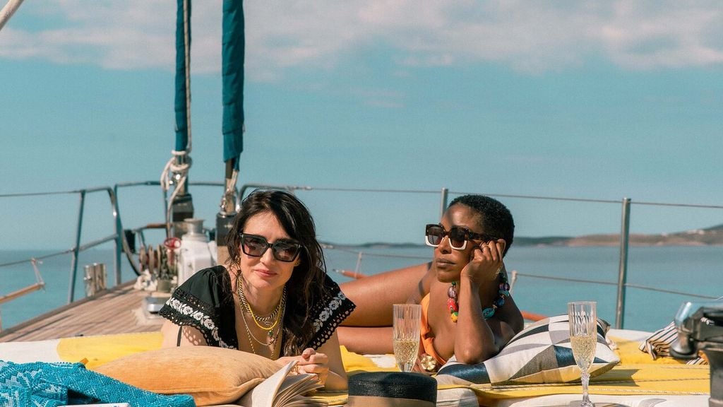 Carice van Houten y Christine Adams como Nat y Jules en 'Malicia'