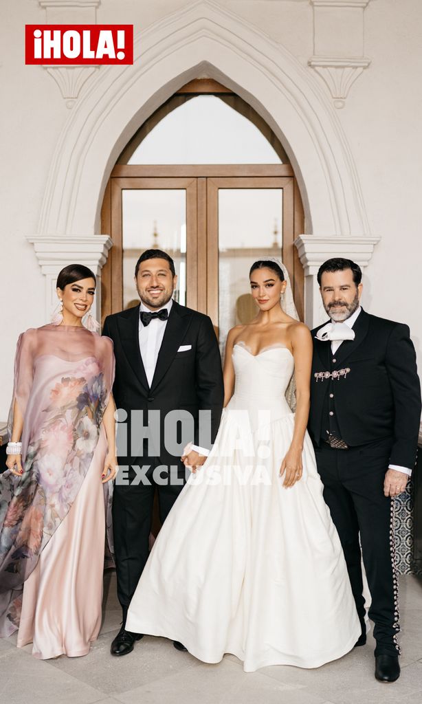 Fotos: AGBA WEDDINGS | Vestido: Lorena Formoso | Pendientes y alianzas: Rabat | Makeup: Sisley | Flores: Granada