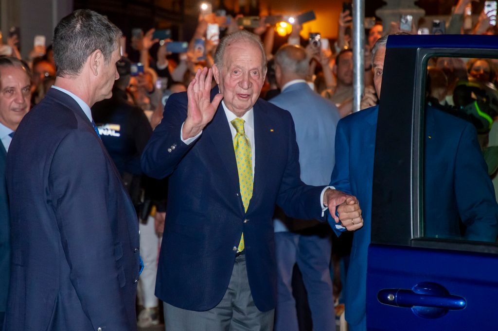 El Rey Juan Carlos sale de la Real Maestranza de Sevilla el 5 de abril de 2026