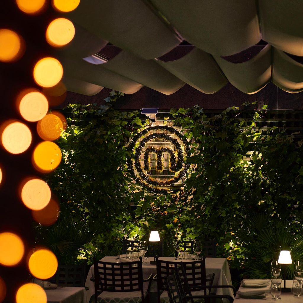 El restaurante, por el que han pasado en estos años 500.000 personas, cuenta también con una agradable terraza.