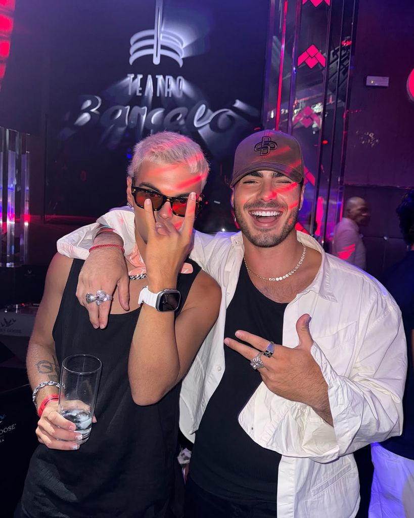 El cantante junto a su amigo Abraham Mateo