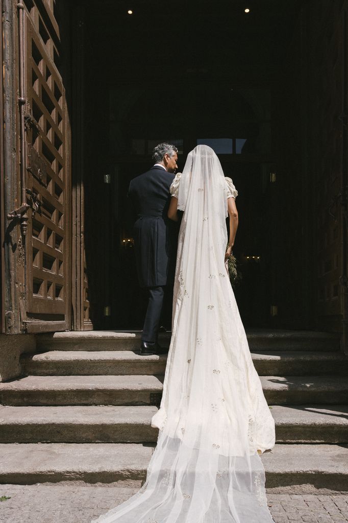 Diana con vestido de novia 'prêt-à-porter' de Alejandra Valero