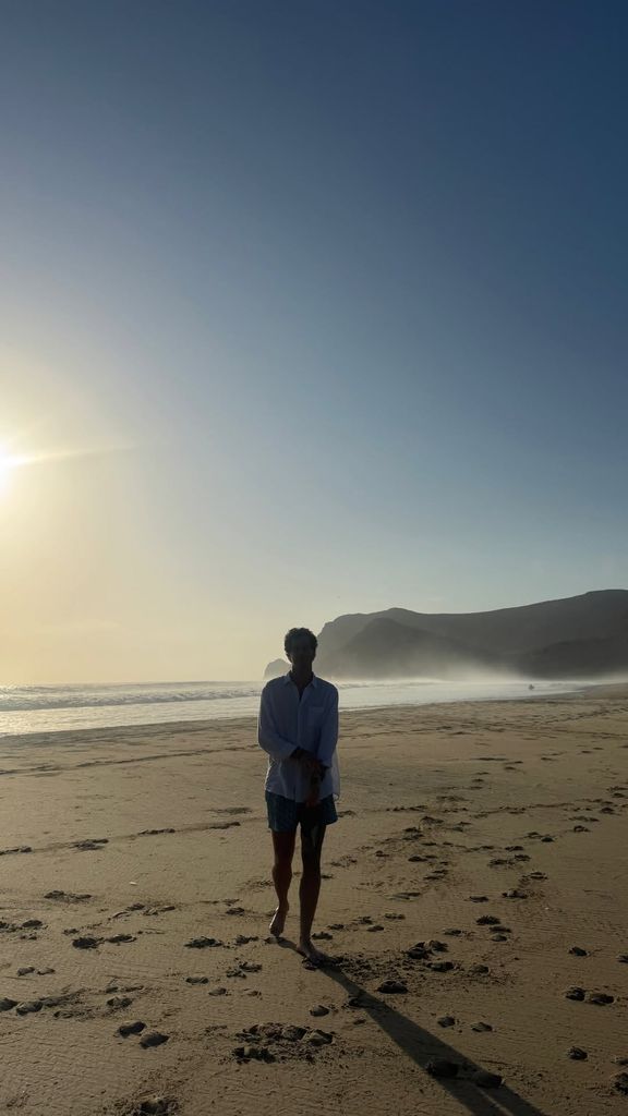 Situado a una hora al norte de Cabo San Lucas, en la intersección de cinco ecosistemas (desierto, costa, montaña, agricultura y océano)