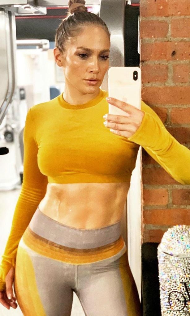 
JLo combina su actitud positiva con ejercicios, buena alimentación y descanso
