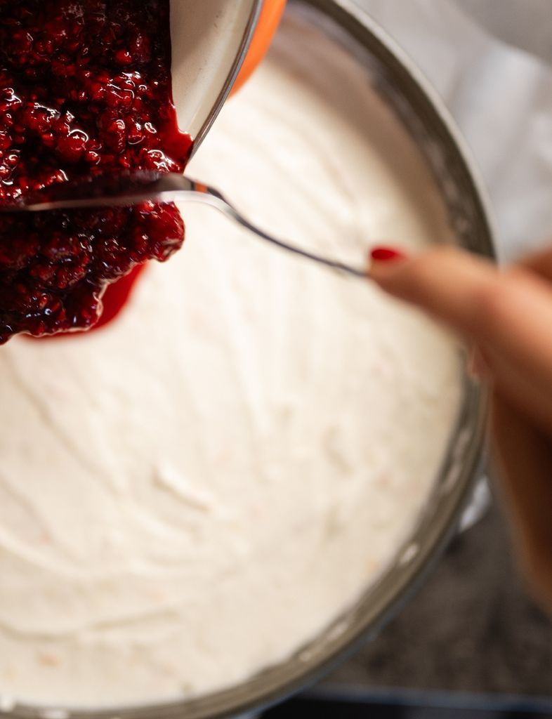 La mermelada de frutos rojos, un clásico como cobertura para este tipo de tartas.