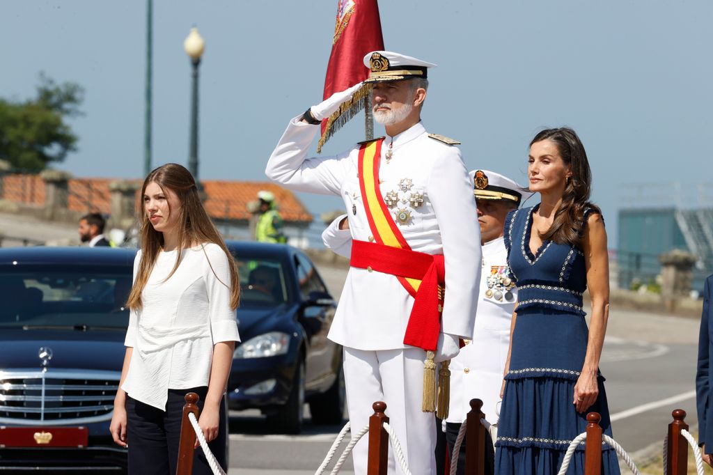 Leonor, los Reyes y la infanta Sofía, primera foto juntos en meses en la despedida de la Princesa de Marín