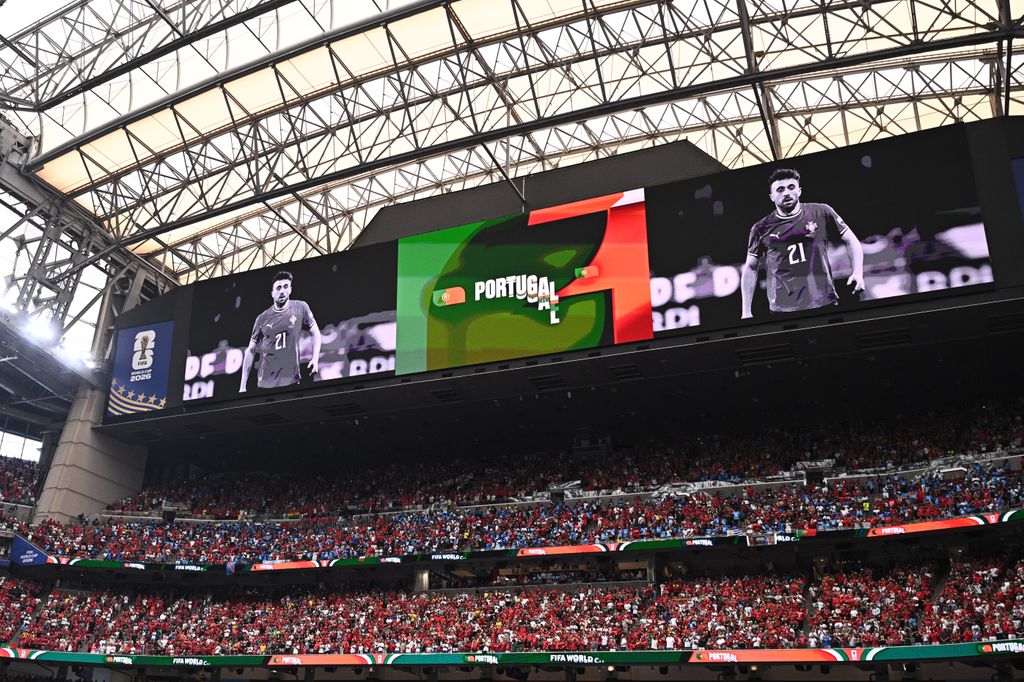En cada uno de los partidos de Portugal en el Mundial 2026, se ha desplegado la imagen de Diogo Jota en las pantallas gigantes de los estadios. Esta foto es del 17 de junio de 2026, cuando Portugal enfrentó a República Democrática del Congo.