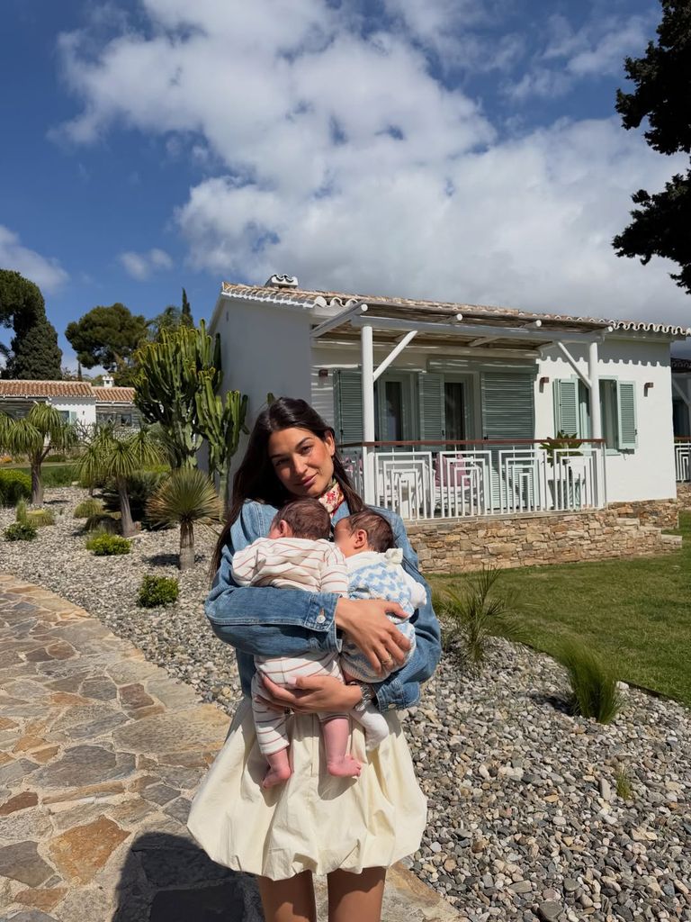 Estela Grande, con sus mellizos