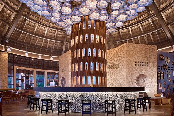 La fabulosa decoración de la cantina VI.AI.PY en Hotel Xcaret Arte.