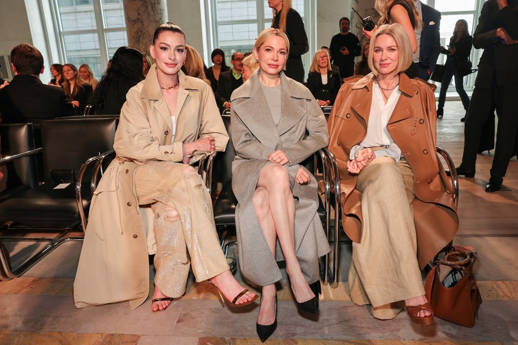 Anne Hathaway, Michelle Williams y Naomi Watts en el desfile de Ralph Lauren para Otoño 2025 