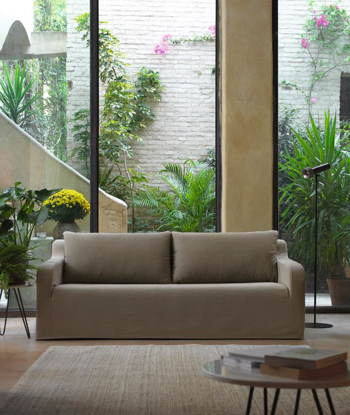 Sofás pequeños y modernos para un salón de estilo contemporáneo