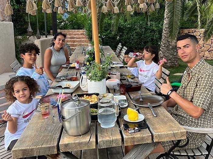 Cristiano Ronaldo y su familia 