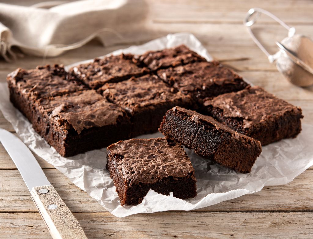Brownie clásico de chocolate.