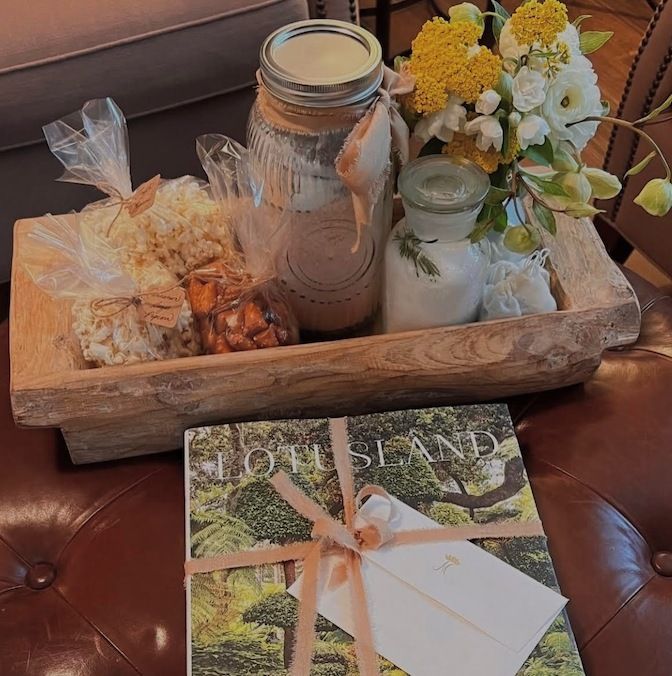 El maquillista de Meghan, Daniel, reveló el paquete de bienvenida completo que recibió de parte de ella en la casa de invitados.