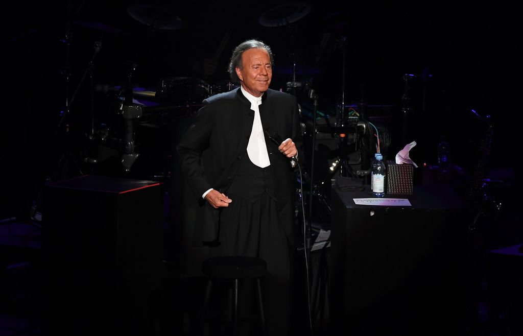 Julio Iglesias durante un concierto en Duluth, Georgia, en diciembre de 2019.