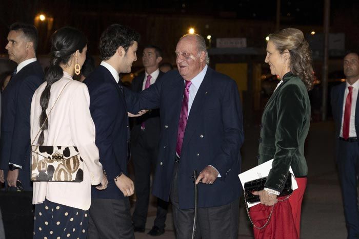 Felipe de Marichalar saludando a su abuelo 