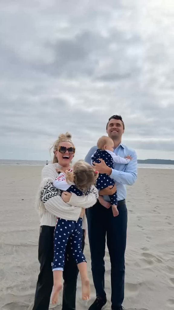 Charlie y su esposa Erika formaron una bella familia con sus dos pequeños, de los cuales protegían celosamente su privacidad.
