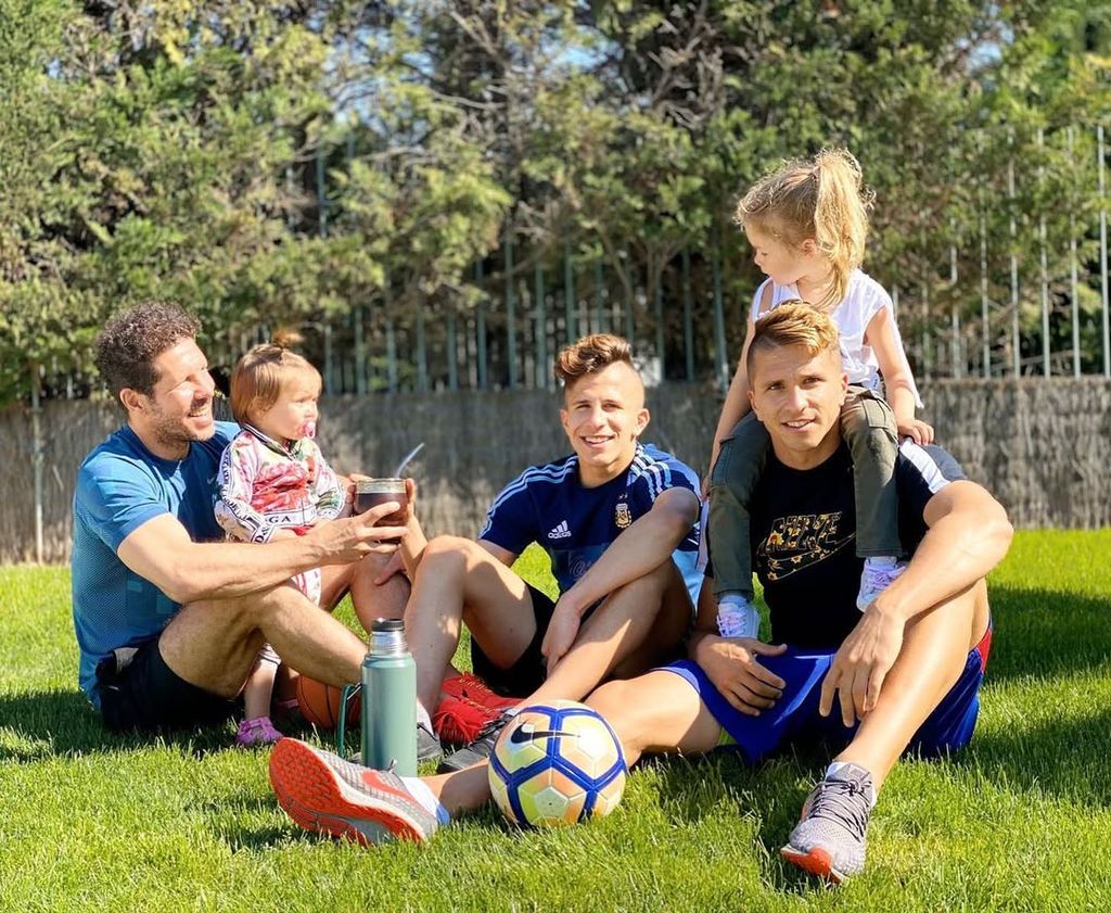 Simeone con sus hijos