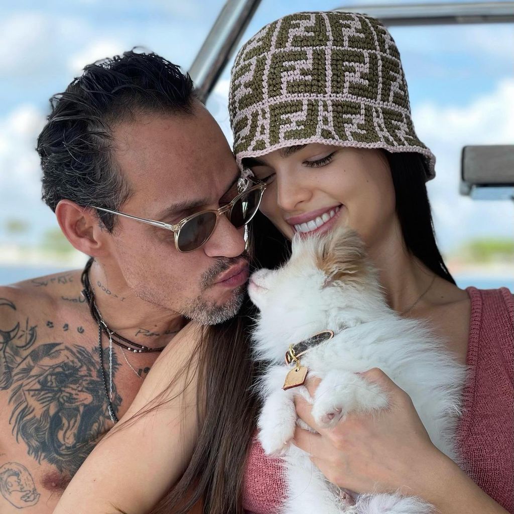 Marc Anthony y Nadia Ferreira con Blue, el nuevo integrante de la familia