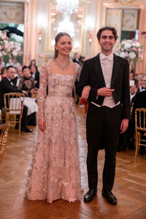 Hélène d'Orleans en Le Bal, el Baile de Debutantes, 2022, París.