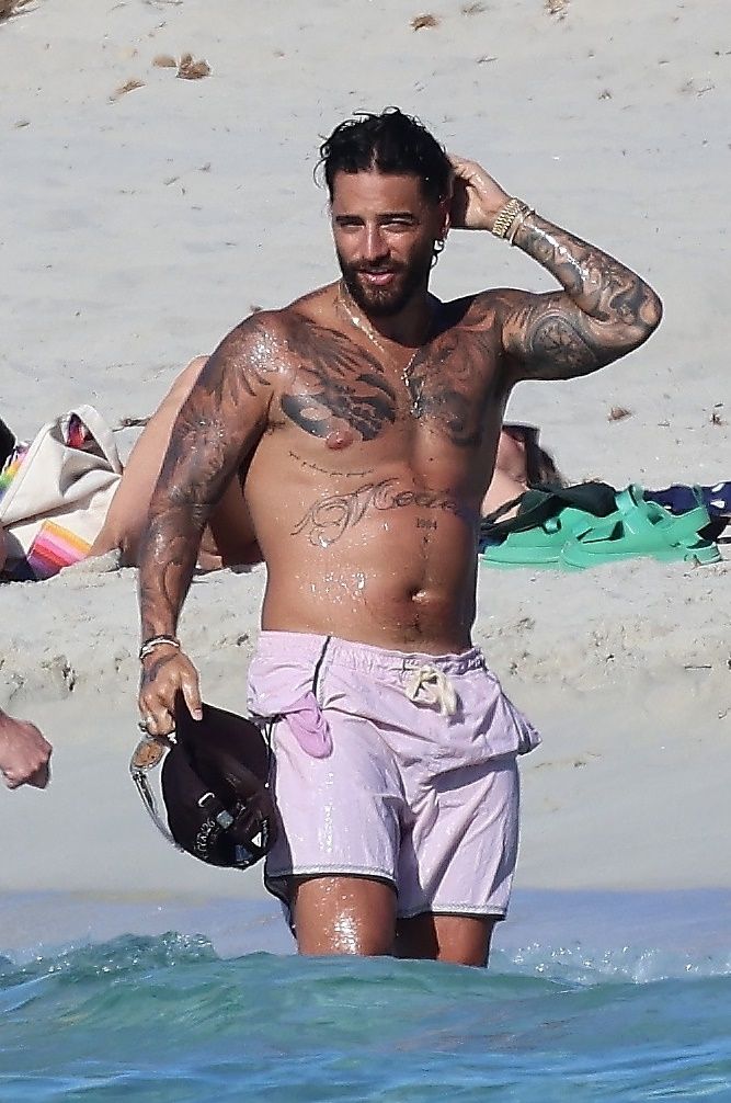 Maluma está disfrutando de unas vacaciones en familia en Formentera, España.