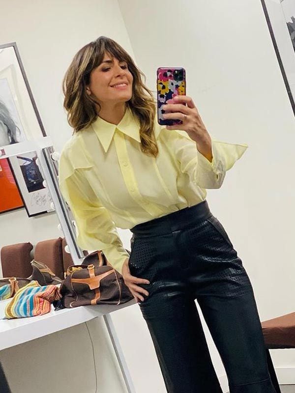 Nuria Roca con pantalones de cuero