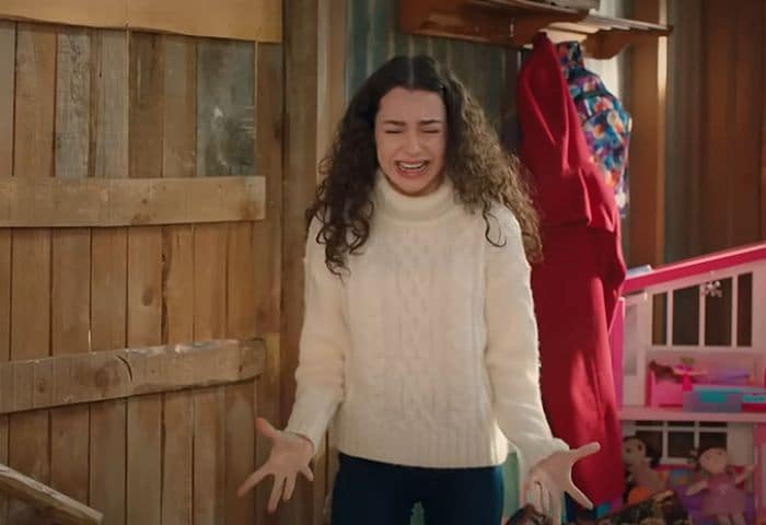Asiye destrozada al ver que Ömer no la cree lo echa de casa en 'Hermanos'