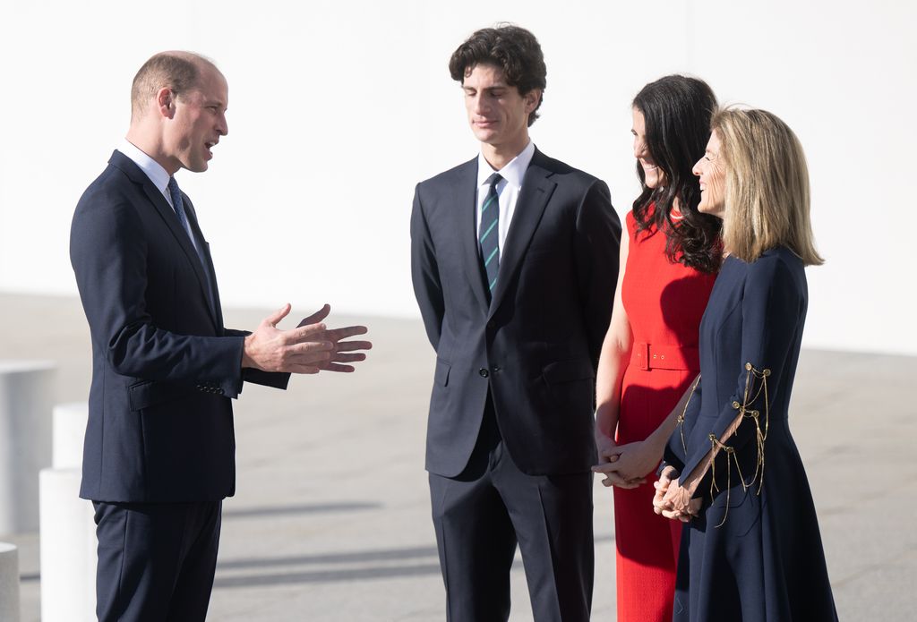 El príncipe Guillermo, Jack Schlossberg, Tatiana Schlossberg y Caroline Kennedy visitan la John F. Kennedy Presidential Library and Museum en Boston