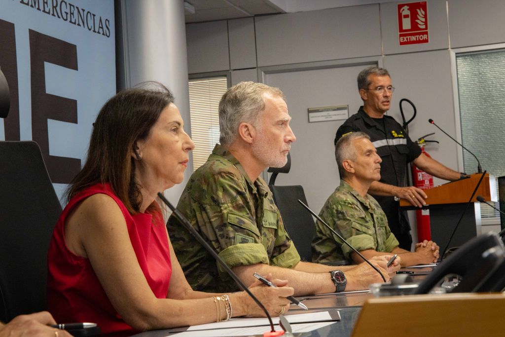 Felipe VI visita el Cuartel General de la Unidad Militar de Emergencias (UME), en la Base Aérea de Torrejón