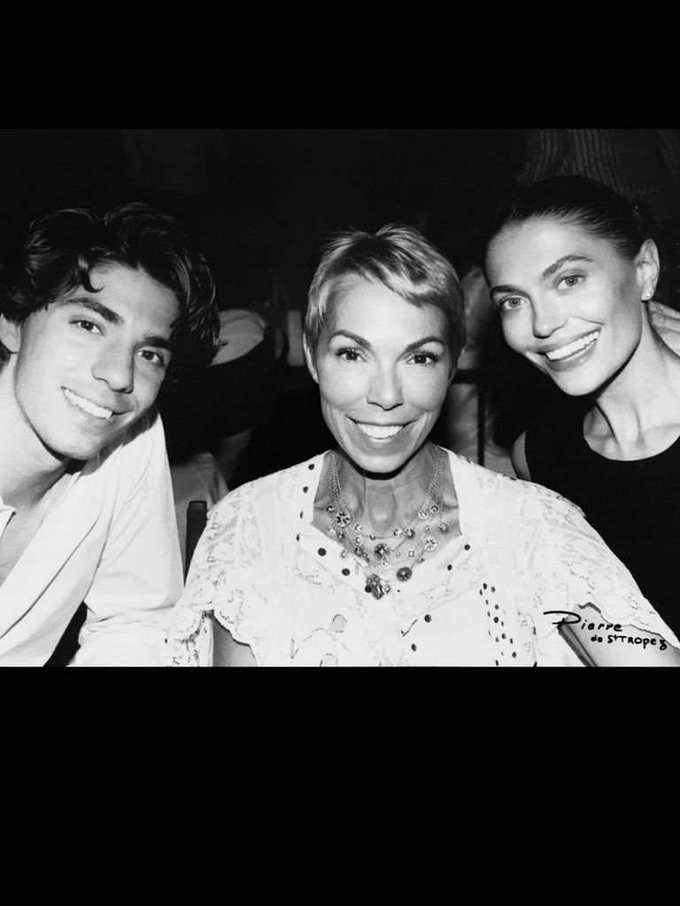 Mathilde Favier, junto a sus dos hijos