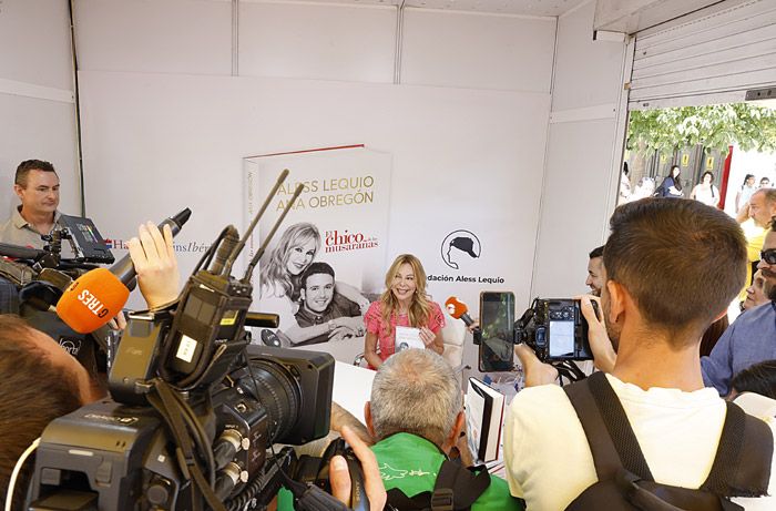 Ana Obregón durante su firma de libros