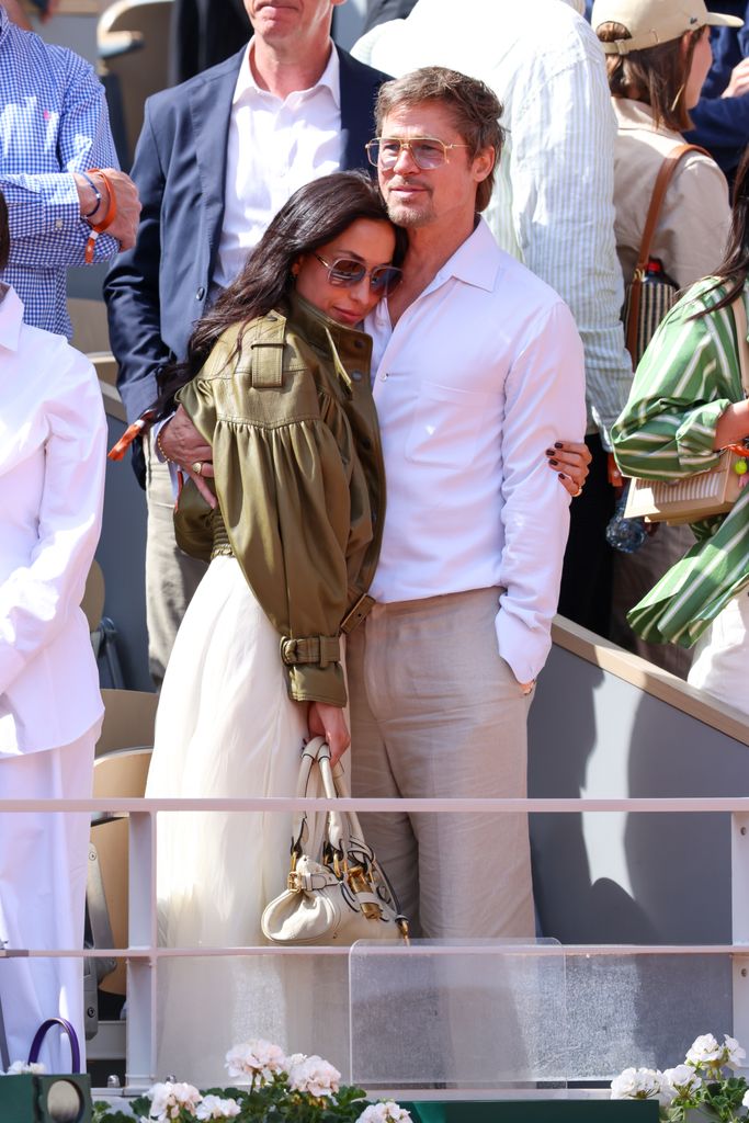 El abrazo de los dos enamorados que lo dice todo