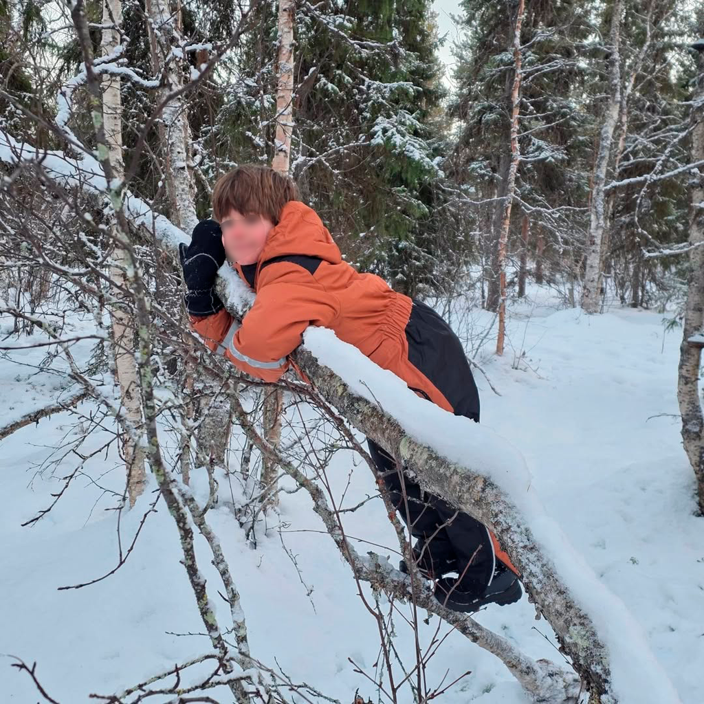 Isabel ha compartido esta fotografía de su pequeño en la nieve