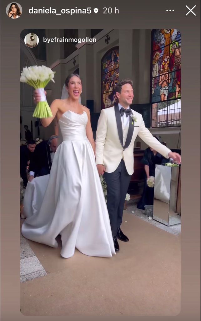 La pareja se casó en una iglesia en Medellín, Colombia.