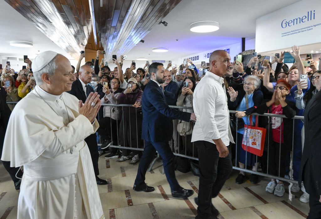 El papa León XIV, de 71 años, ha ingresado este martes en el hospital Gemelli de Roma para someterse a una operación en la que le extirparán un nódulo pulmonar detectado durante unas revisiones médicas