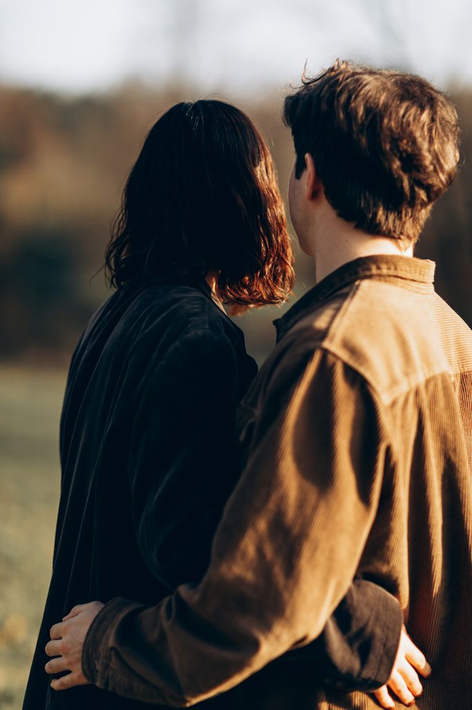 Una pareja en el campo