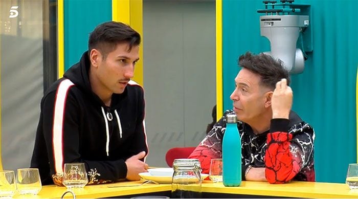 Maestro Joao sigue siendo el confidente de Gianmarco y Adara