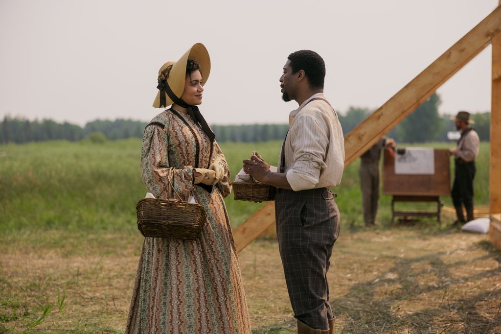 Barrett Doss y Jocko Sims forman parte el reparto como Emily y el doctor Tann