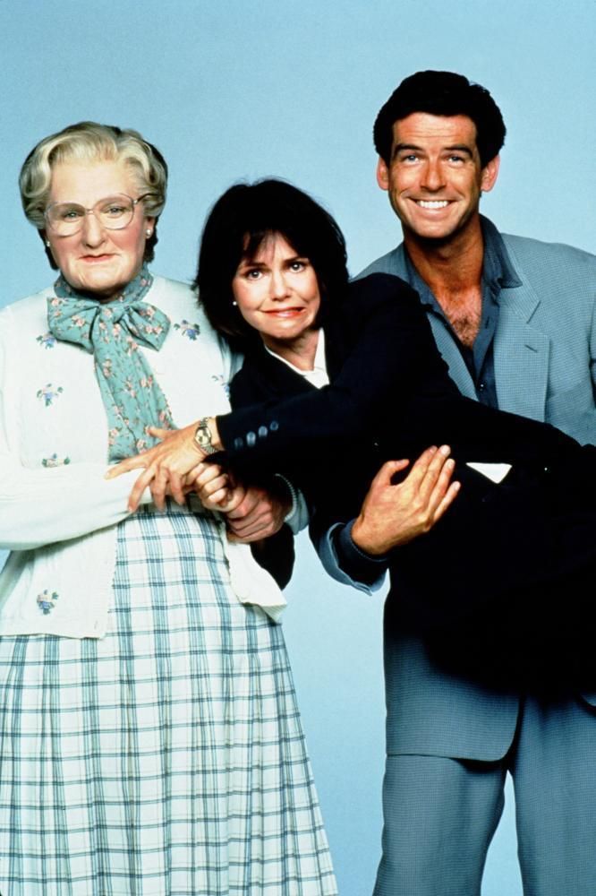 Robin Williams, Sally Field y Pierce Brosnan en 'Sra. Doubtfire'