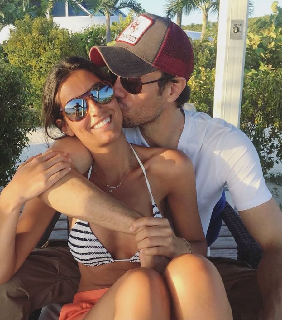 Bonita imagen de Ana Boyer con su hermano Enrique Inglesias