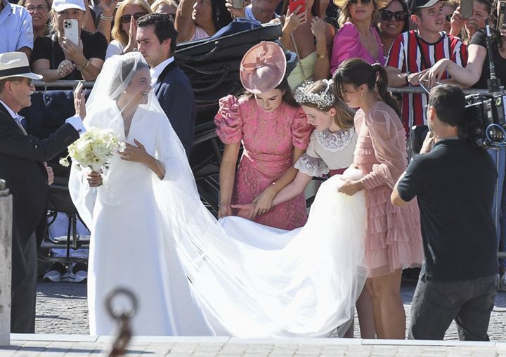 La infanta María Francisca de Portugal versiona el vestido de novia de su madre con una tiara histórica